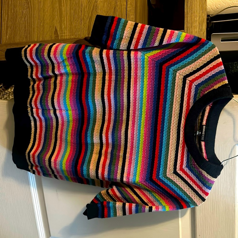 Multicolored crop top would look amazing with jean shorts